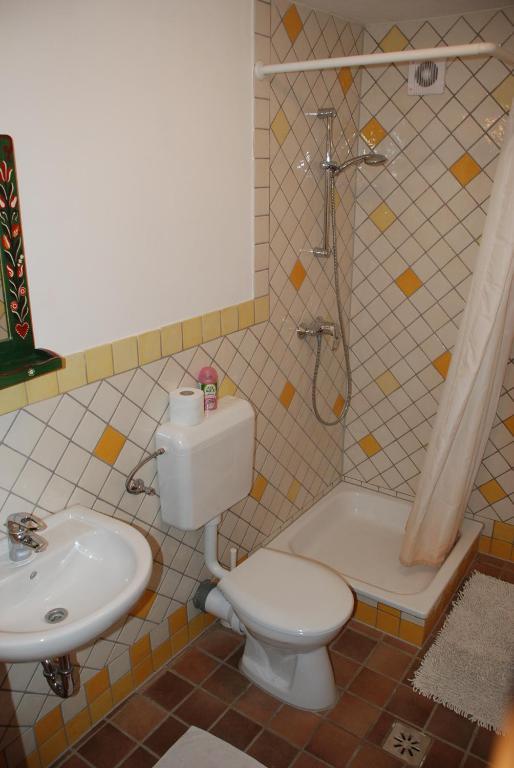 Hungaria Vendeghaz Hotel Eger Room photo